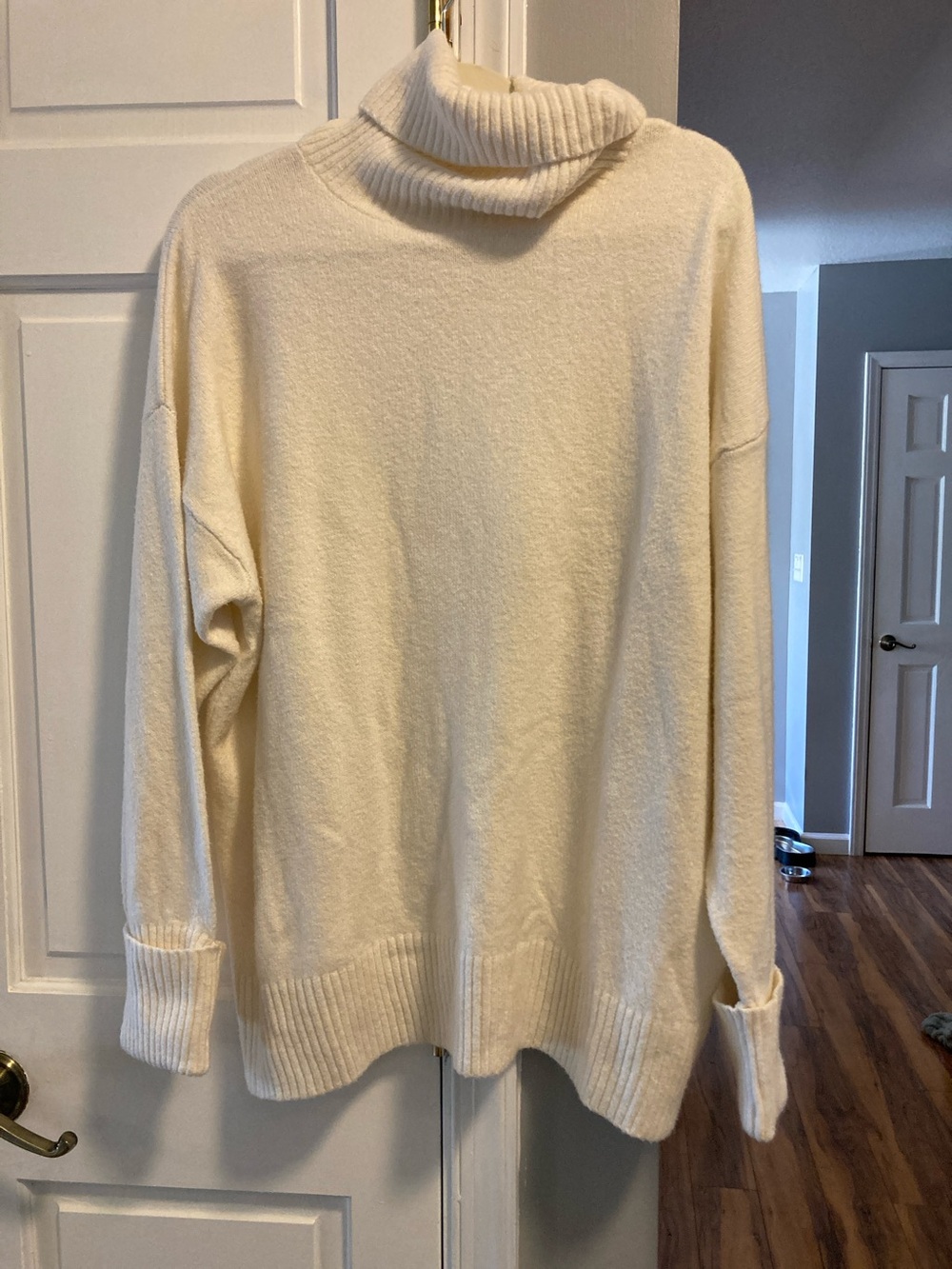 Old Navy Cream Turtleneck Sweater Size XL